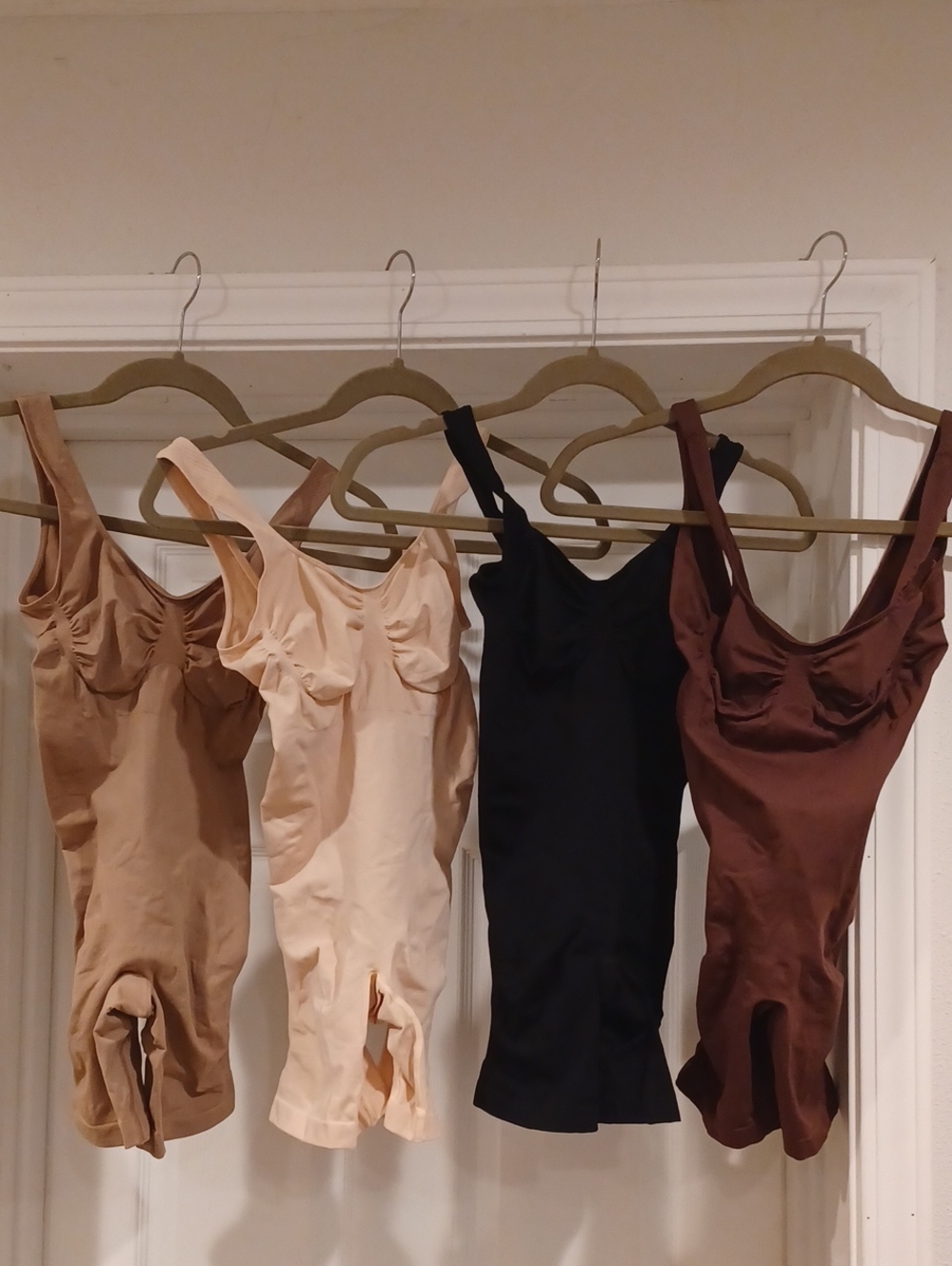 Yitty -Women’s Scoop Neck Shapewear Bodysuit- Black, Nude, Light Nude, Brown Lot